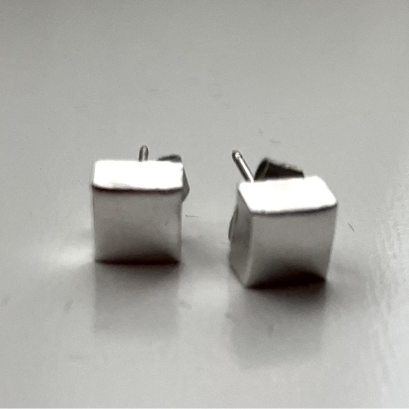 1976 Avon Silvertone Cube Earrings - Picture 1 of 4